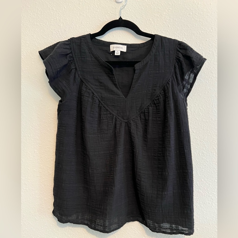 #578 Evereve Roan and Ryan black Gauze flutter sleeve keyhole top size S - Picture 2 of 5